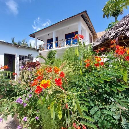 Karibu House Bed & Breakfast ปาเยอ ภายนอก รูปภาพ