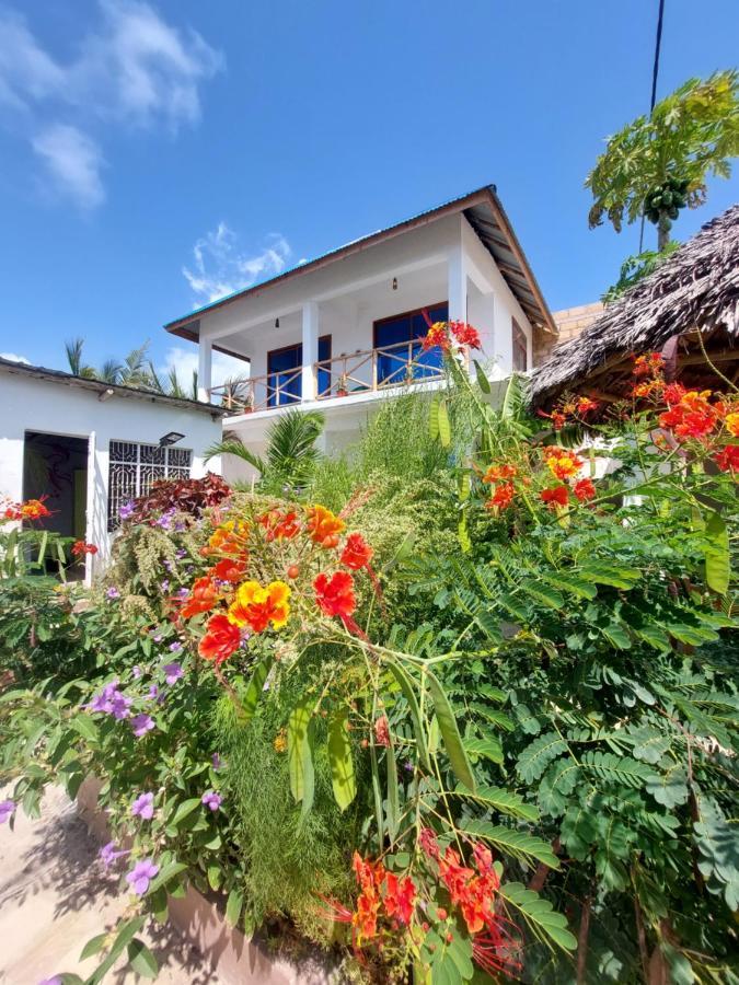 Karibu House Bed & Breakfast ปาเยอ ภายนอก รูปภาพ