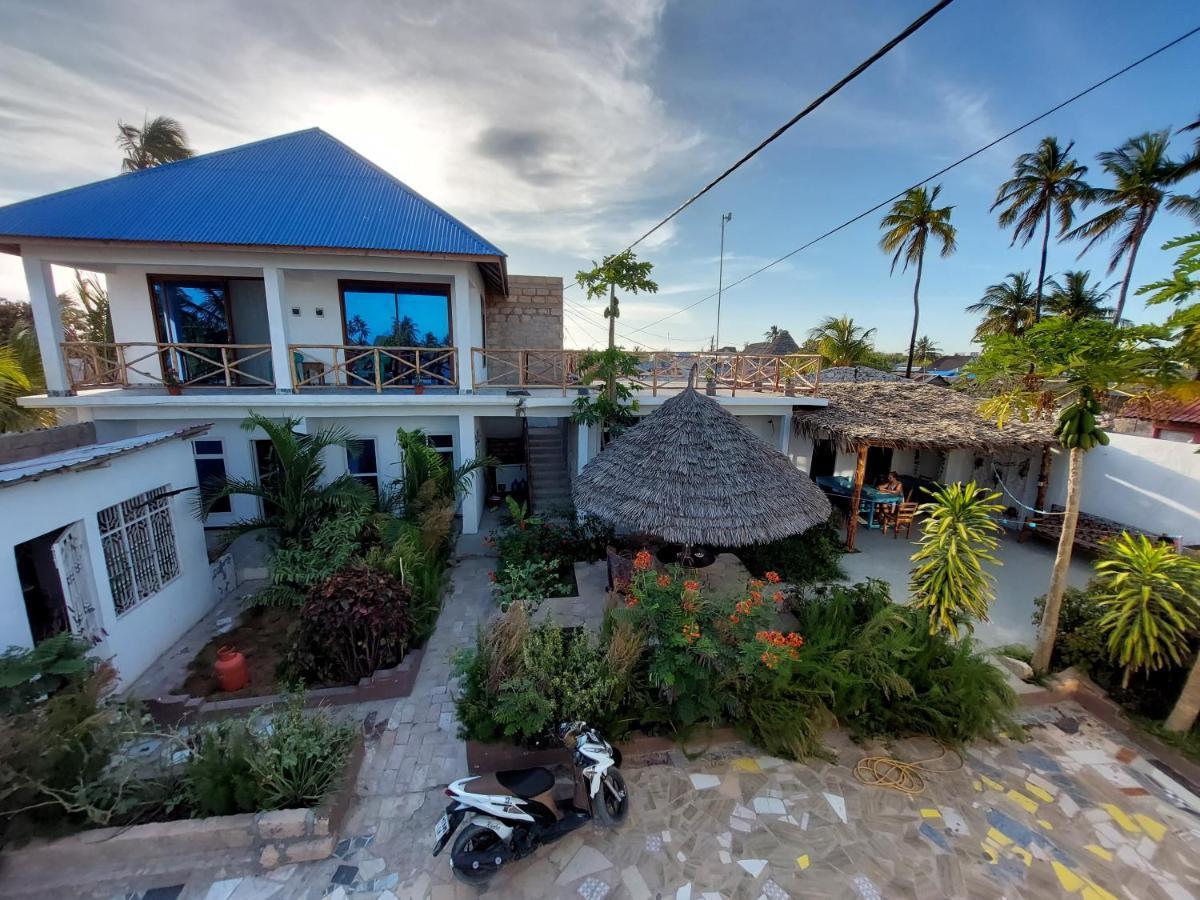 Karibu House Bed & Breakfast ปาเยอ ภายนอก รูปภาพ