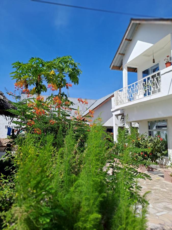 Karibu House Bed & Breakfast ปาเยอ ภายนอก รูปภาพ