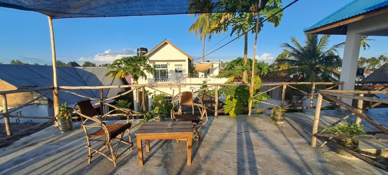Karibu House Bed & Breakfast ปาเยอ ภายนอก รูปภาพ